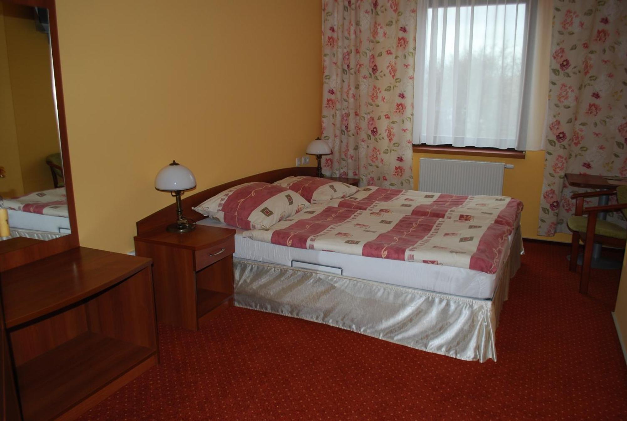 Hotel Anka Slubice  Bagian luar foto